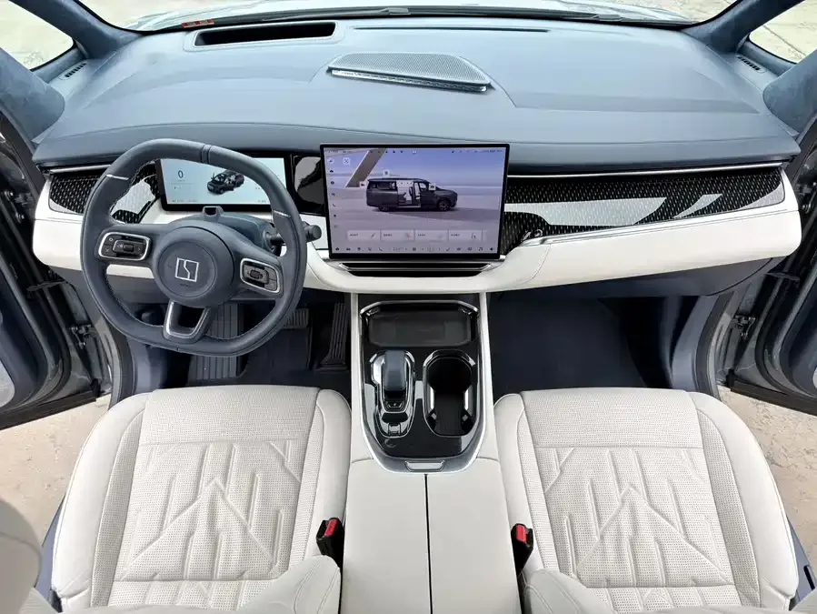 Zeekr 009 Zeekr 009 2024 six-seat executive version four-wheel drive 108kWh 2025 — миниатюра 3