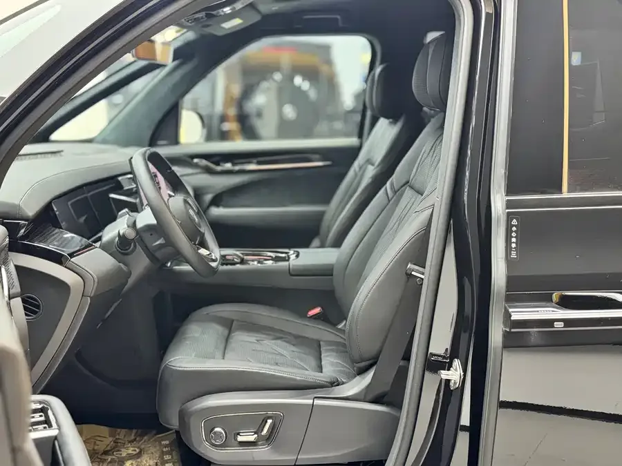Zeekr 009 Zeekr 009 2024 seven-seat aisle version four-wheel drive 108kWh 2025 — миниатюра 3