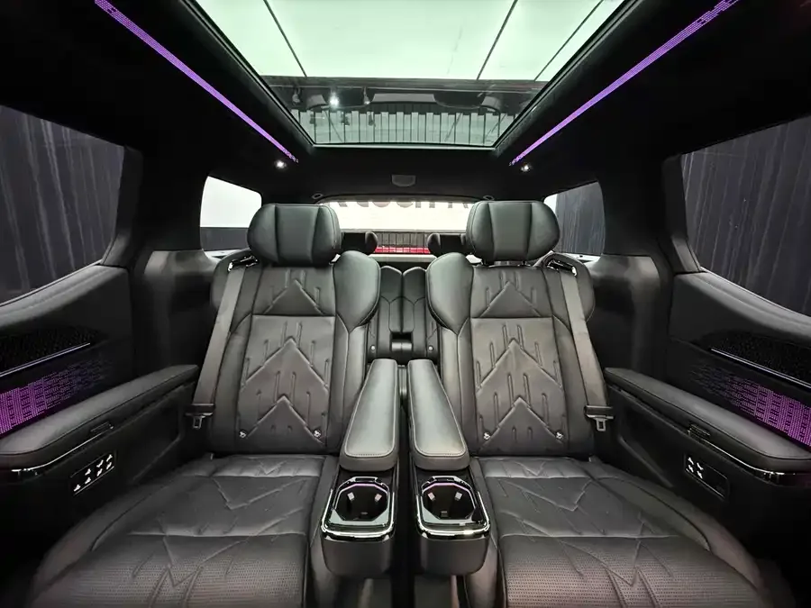 Zeekr 009 Zeekr 009 2024 six-seat executive version four-wheel drive 108kWh 2025 — миниатюра 4