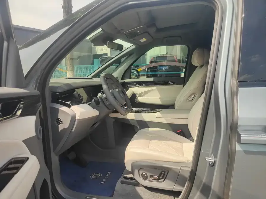 Zeekr 009 Zeekr 009 2024 seven-seat aisle version four-wheel drive 108kWh 2024 — миниатюра 2