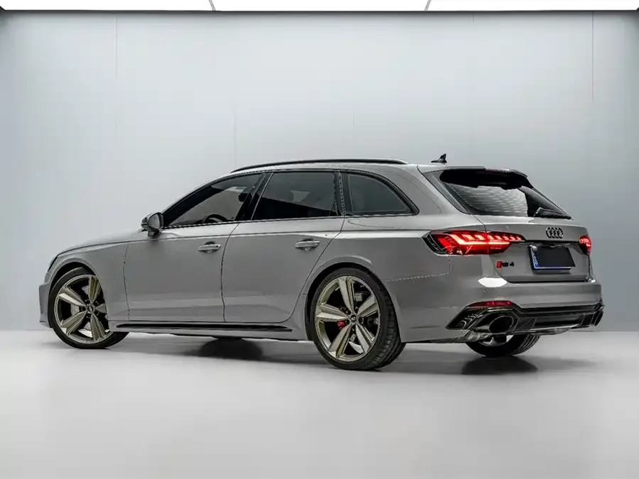 Audi RS 4 2023 RS4 Avant Dark Gold Edition 2024 — миниатюра 2