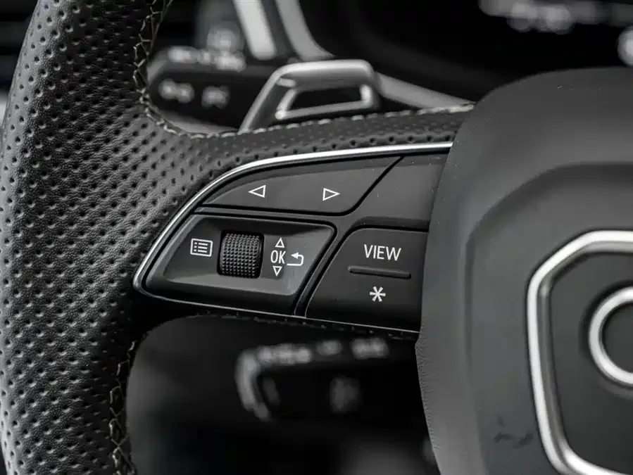 Audi RS 4 2023 RS4 Avant Dark Gold Edition 2024 — миниатюра 3