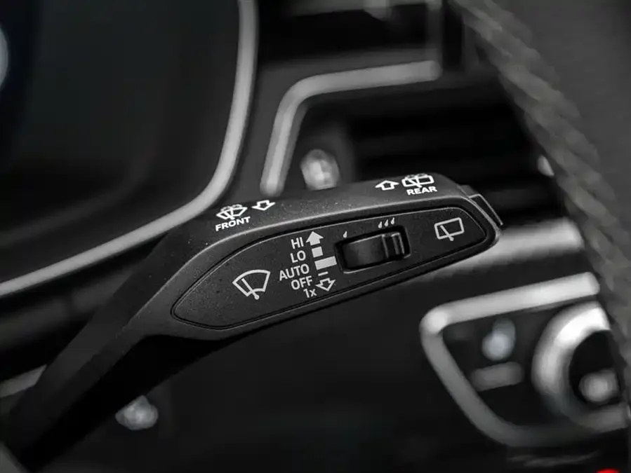 Audi RS 4 2023 RS4 Avant Dark Gold Edition 2024 — миниатюра 4