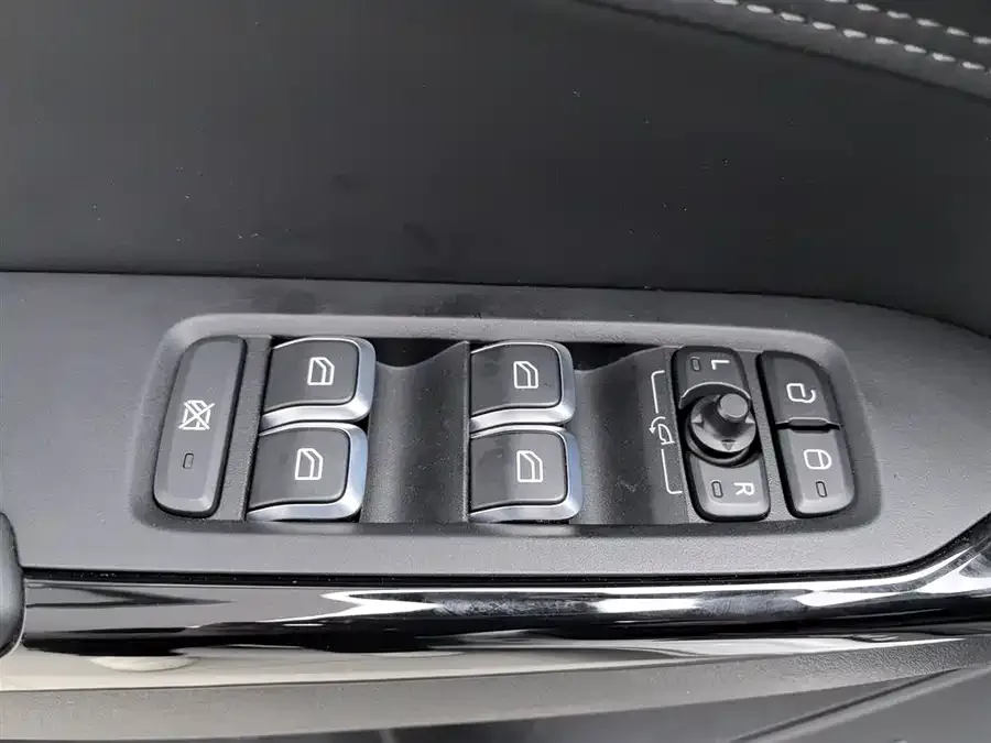 Lynk & Co 02 Hatchback Lynk & Co 02 Hatchback 2022 2.0TD Pro 2023 — миниатюра 3