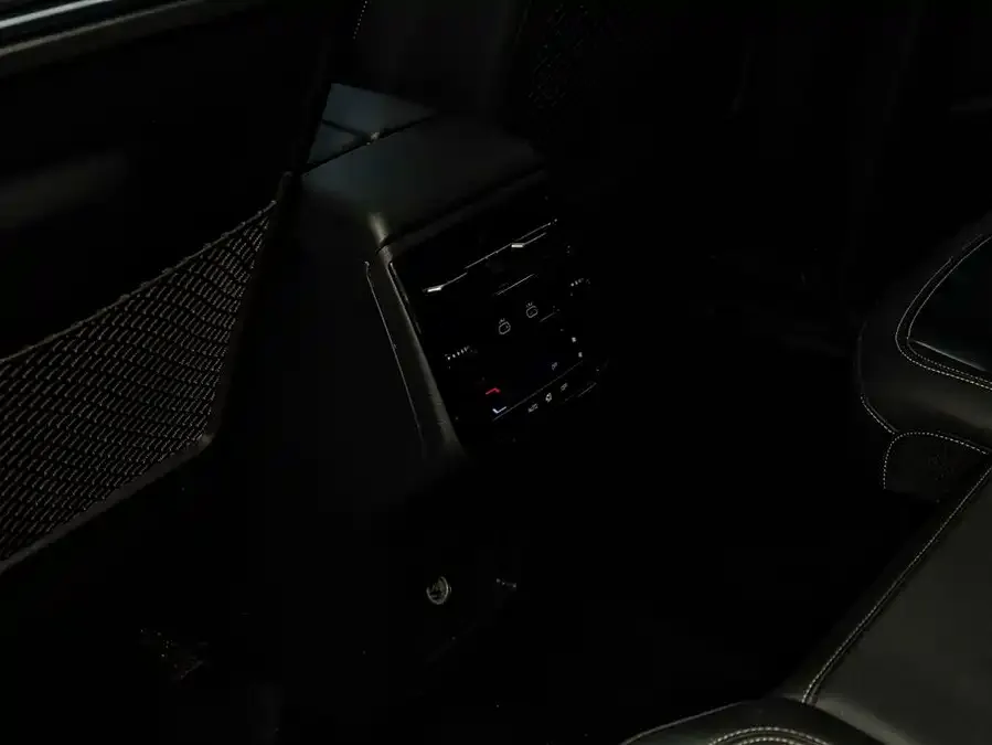 Audi Q6 2024 40 TFSI quattro Guanyun Style Yulin Package 7 Seats 2024 — миниатюра 5