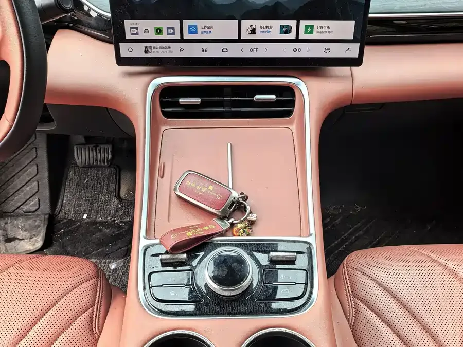Geely Galaxy L6 Galaxy L6 2025 EM-i 140km Exploration+ Edition 2025 — миниатюра 3