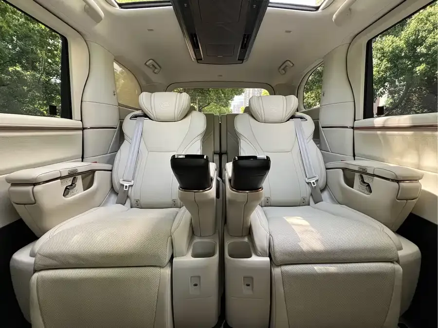 Lexus LM 2023 500h Six-seat Premium Edition 2025 — миниатюра 3