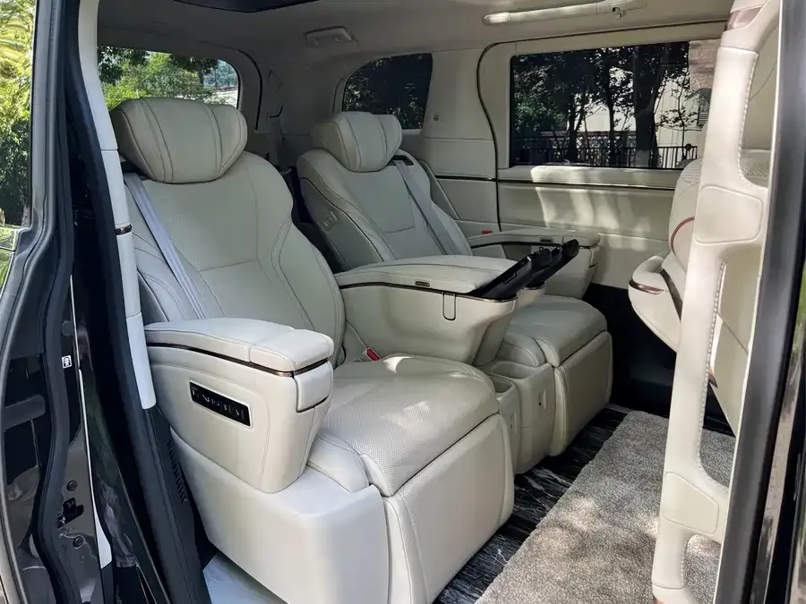 Lexus LM 2023 500h Six-seat Premium Edition 2025 — миниатюра 4