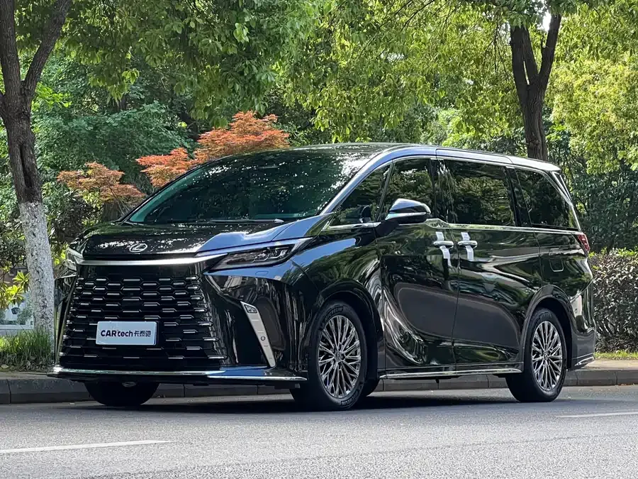 Lexus LM 2025
