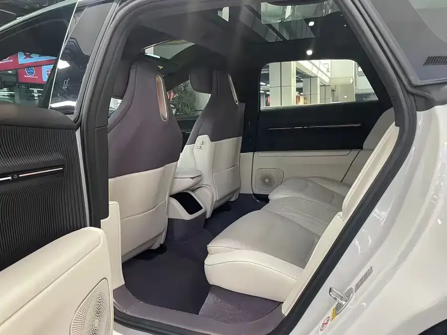 Avatr 12 Avita 12 2023 700 Triple Laser RWD Luxury Edition 2024 — миниатюра 2
