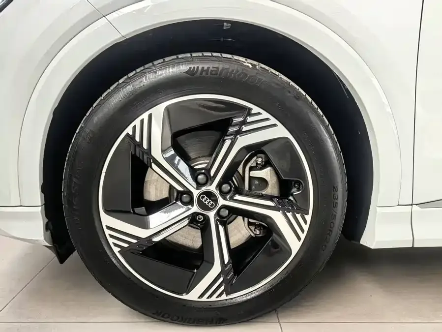 Audi Q4 e-tron 2024 40 e-tron Creative Edition 2024 — миниатюра 2