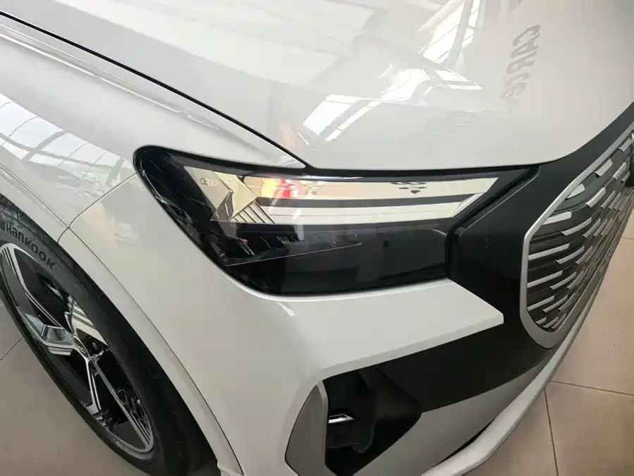Audi Q4 e-tron 2024 40 e-tron Creative Edition 2024 — миниатюра 3