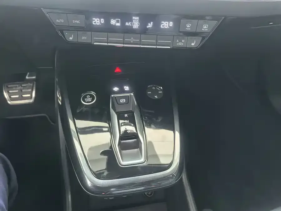 Audi Q4 e-tron 2024 40 e-tron Creative Edition 2024 — миниатюра 4