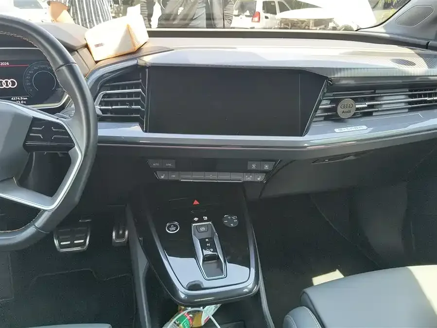 Audi Q4 e-tron 2024 40 e-tron Creative Edition 2024 — миниатюра 4