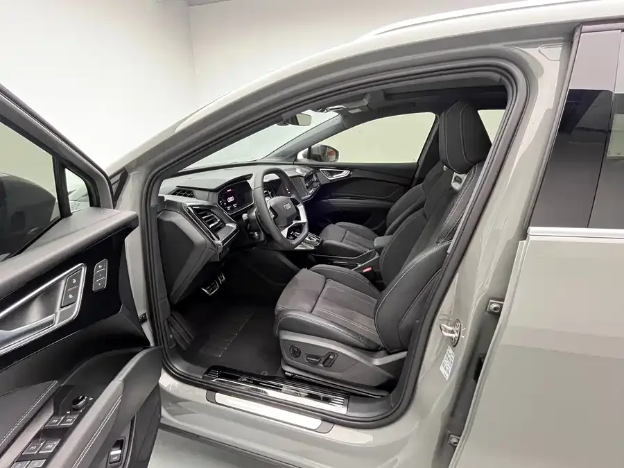 Audi Q4 e-tron 2023 40 e-tron Creative Edition 2023 — миниатюра 4