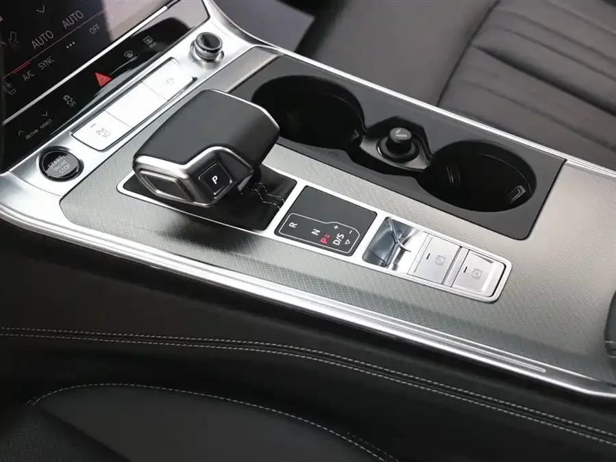Audi A6 2023 allroad quattro 55 TFSI exclusive off-road version 2024 — миниатюра 4
