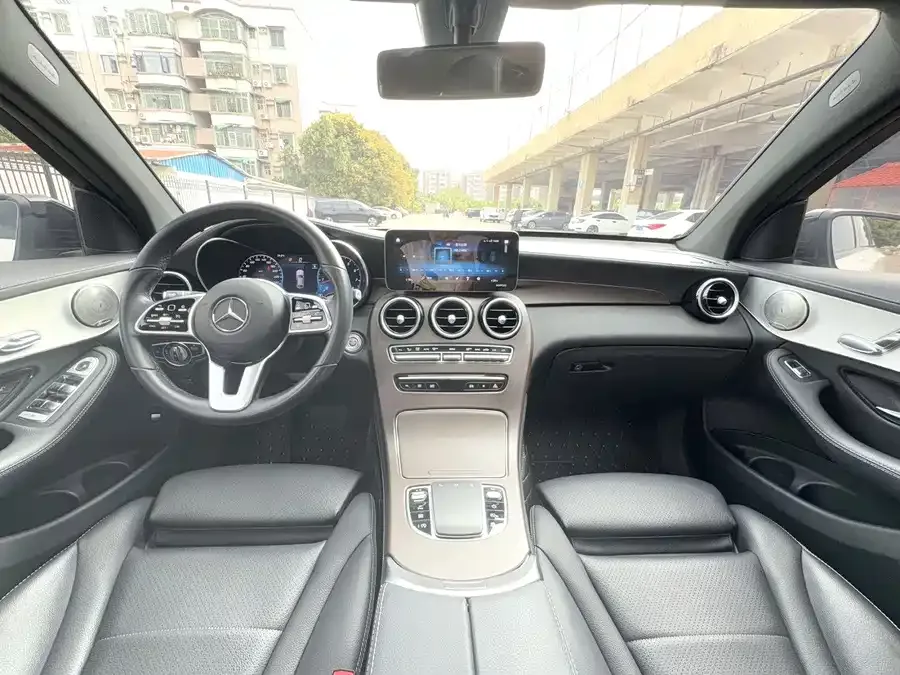 Mercedes-Benz GLC Coupe Mercedes-Benz GLC Coupe 2023 GLC 260 4MATIC Coupe SUV 2023 — миниатюра 2