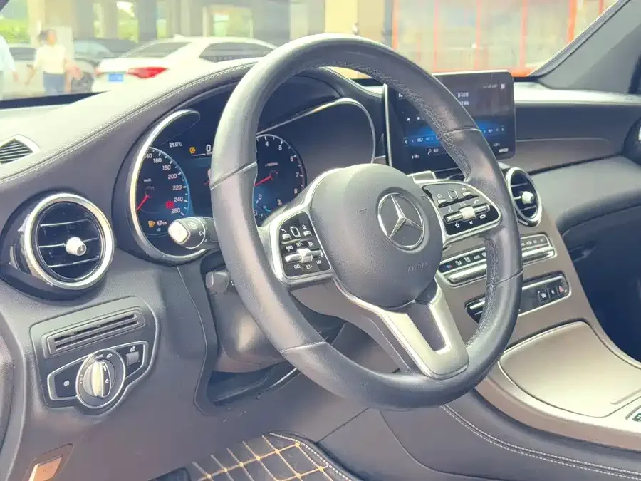 Mercedes-Benz GLC Coupe Mercedes-Benz GLC Coupe 2023 GLC 260 4MATIC Coupe SUV 2023 — миниатюра 4