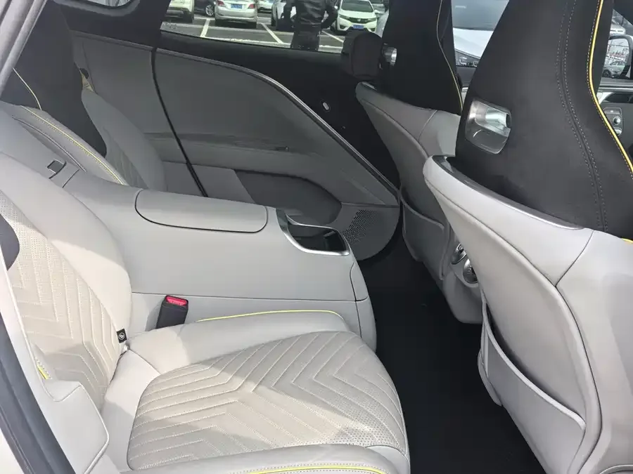 Avatr 11 Avita 11 2022 Long Range Dual Motor Luxury Edition 4 Seaters 2023 — миниатюра 4