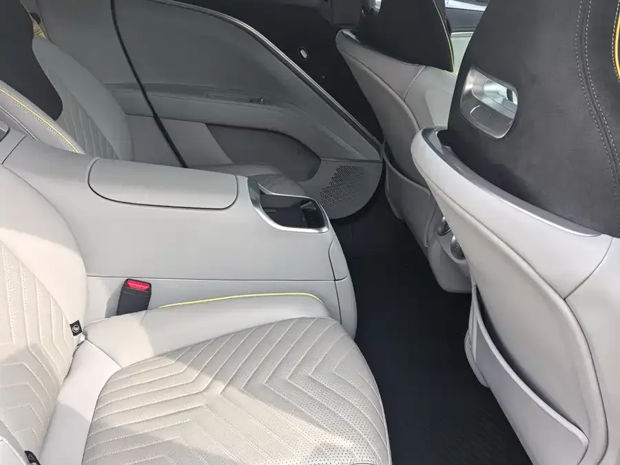 Avatr 11 Avita 11 2022 Long Range Dual Motor Luxury Edition 4 Seaters 2023 — миниатюра 5