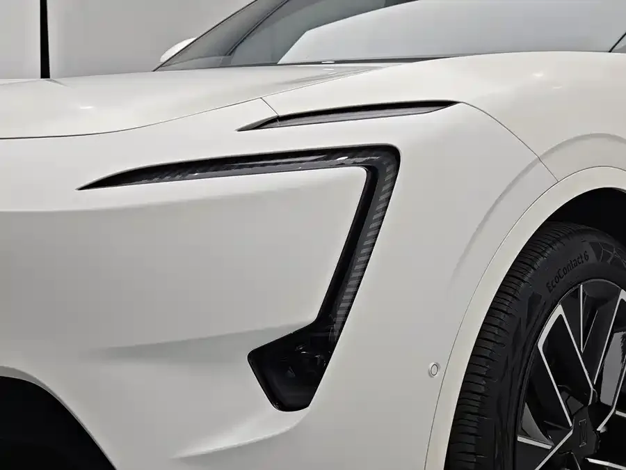 Avatr 11 Avita 11 2022 Long Range Dual Motor Luxury Edition 5 Seaters 2023 — миниатюра 5