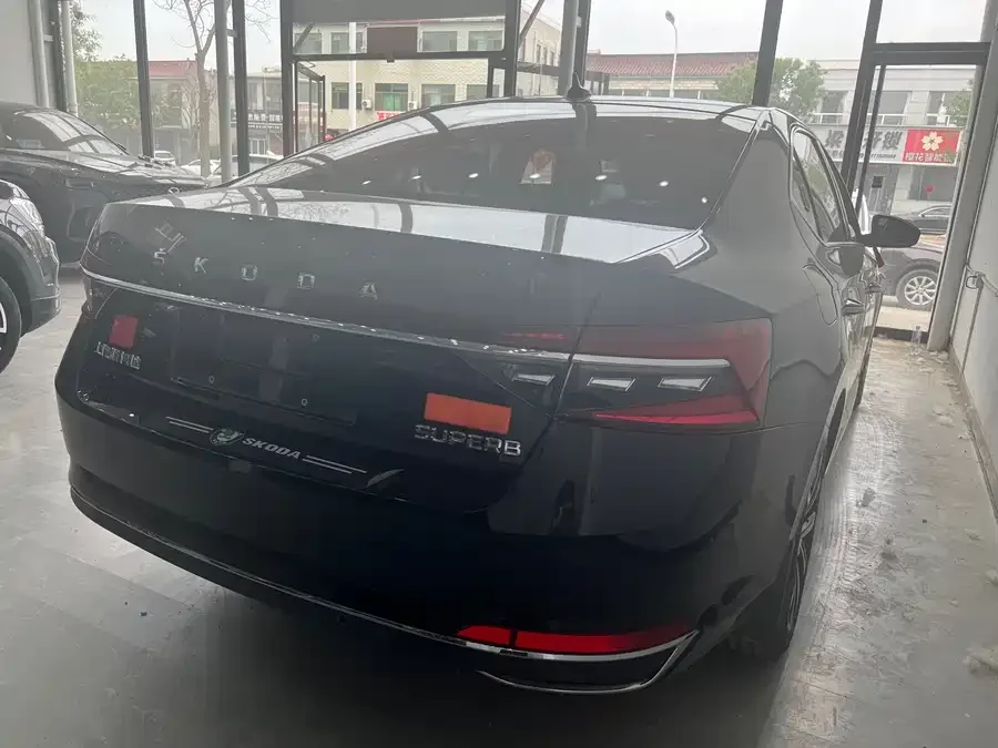 Skoda Superb Super 2022 TSI280 DSG Exclusive Edition 2022 — миниатюра 2