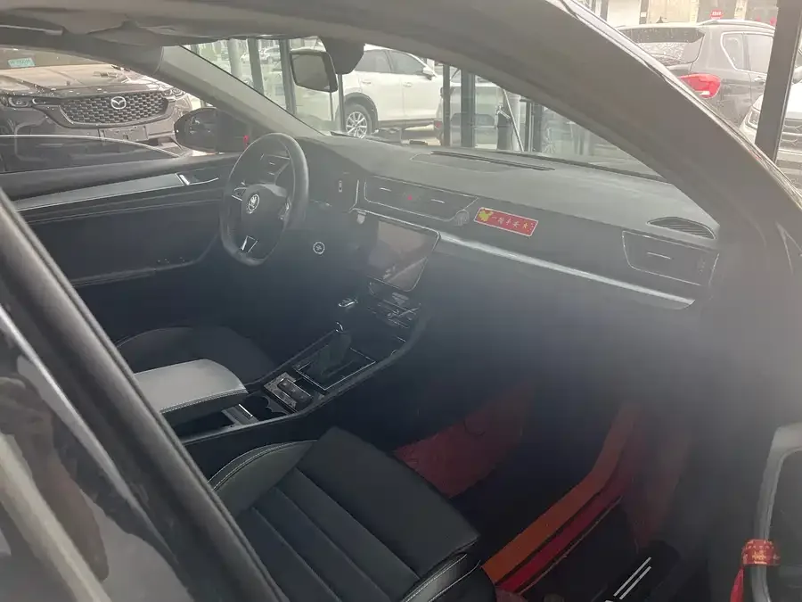 Skoda Superb Super 2022 TSI280 DSG Exclusive Edition 2022 — миниатюра 5