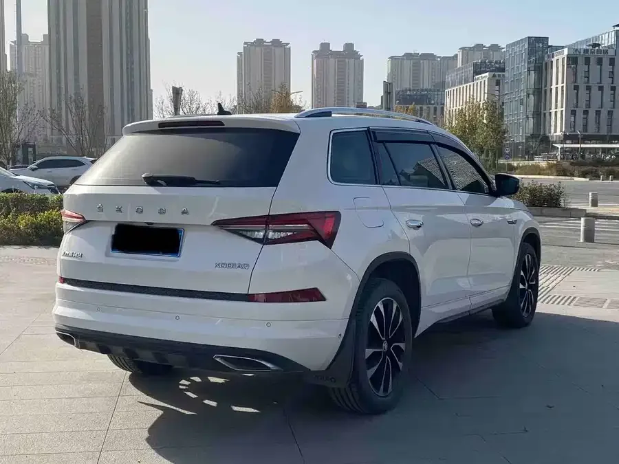 Skoda Kodiaq Kodiak 2022 TSI330 7-seat two-wheel drive luxury version 2022 — миниатюра 3
