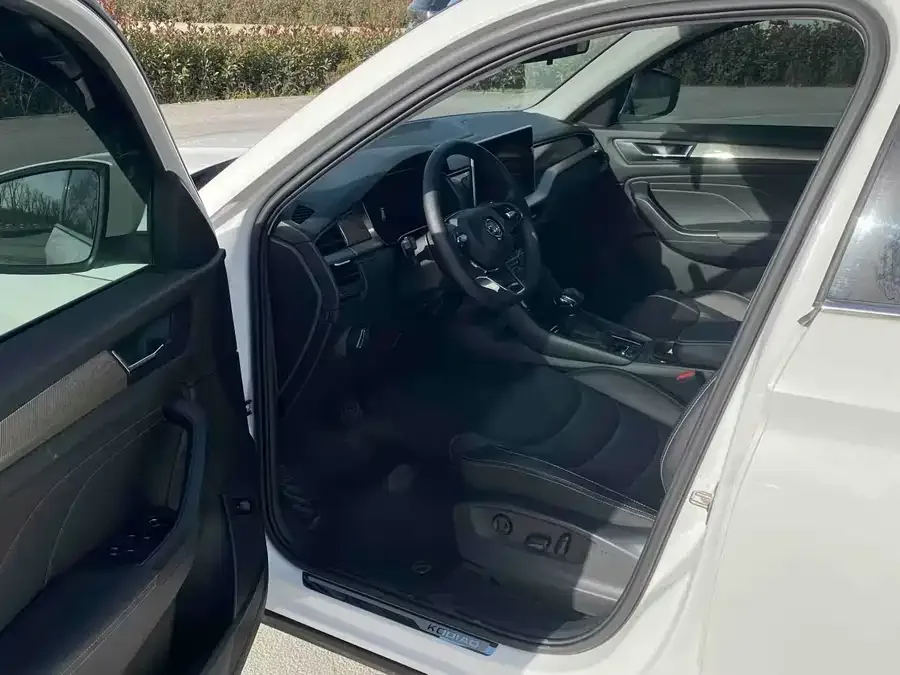 Skoda Kodiaq Kodiak 2022 TSI330 7-seat two-wheel drive luxury version 2022 — миниатюра 4