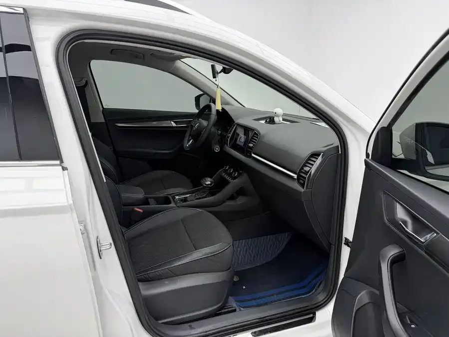 Skoda Karoq Korok 2021 TSI280 Deluxe Edition 2022 — миниатюра 3