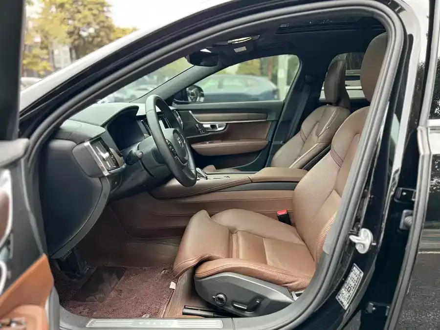 Volvo S90 2023 B5 Zhiyuan Luxury Edition 2023 — миниатюра 2
