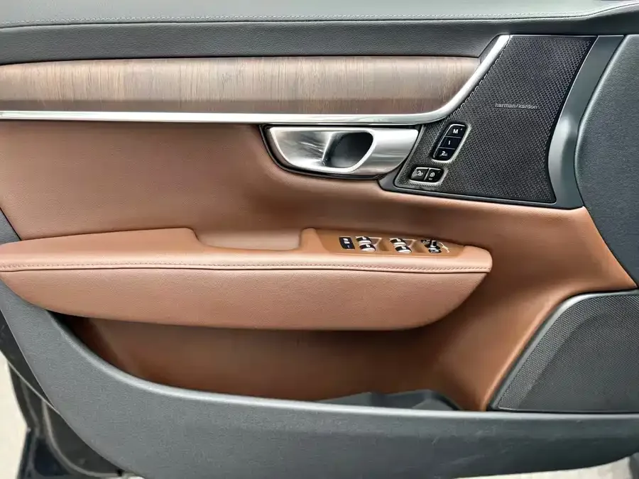 Volvo S90 2023 B5 Zhiyuan Luxury Edition 2023 — миниатюра 4