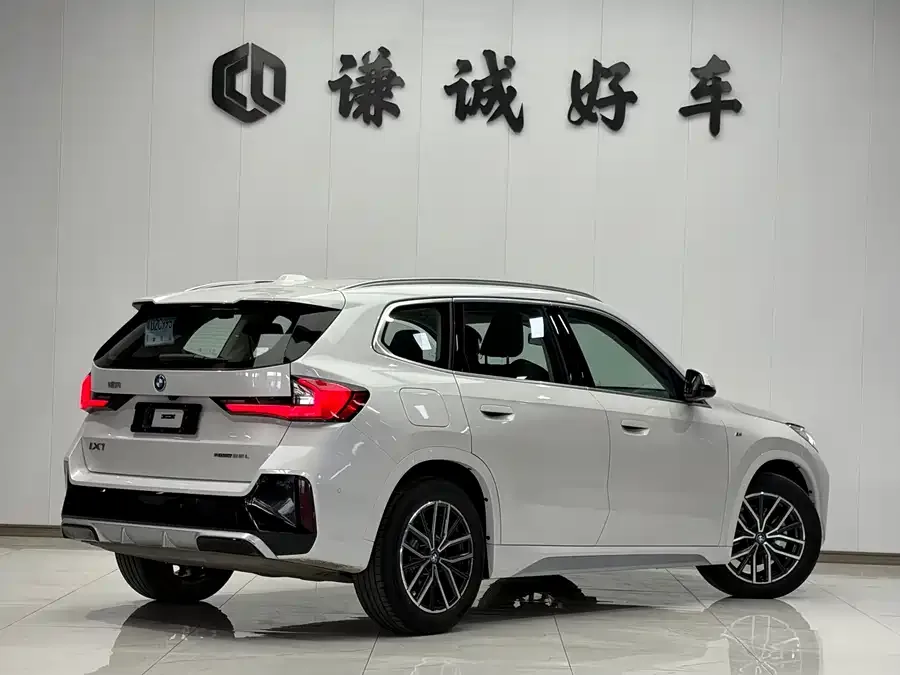 BMW iX1 2025 eDrive25L X Design Package 2025 — миниатюра 2