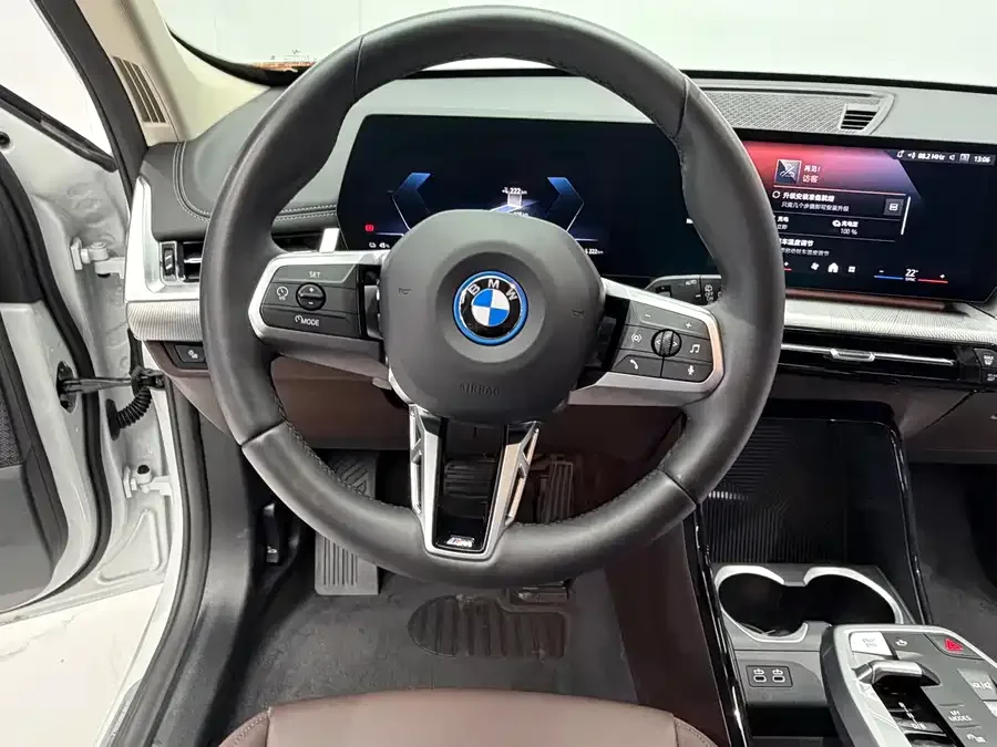 BMW iX1 2025 eDrive25L X Design Package 2025 — миниатюра 4