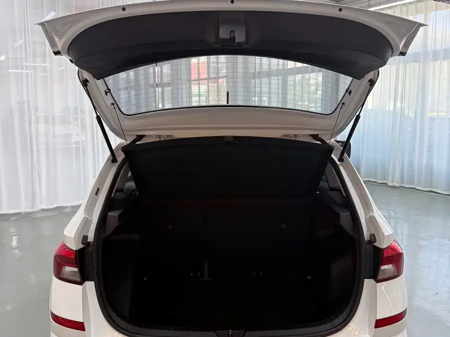 Skoda Kamiq Komic 2021 1.5L automatic comfort version 2022 — миниатюра 3