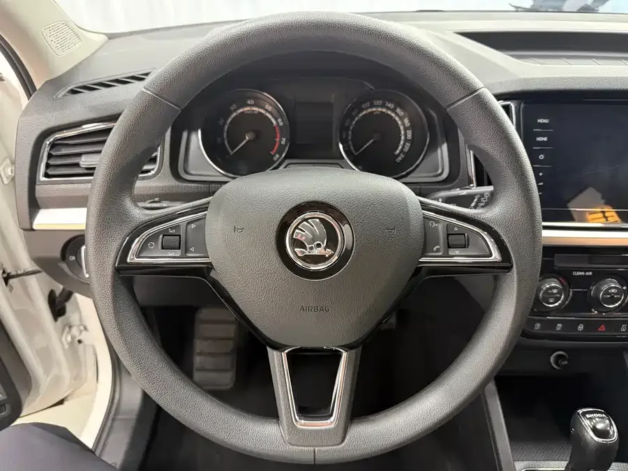 Skoda Kamiq Komic 2021 1.5L automatic comfort version 2022 — миниатюра 4