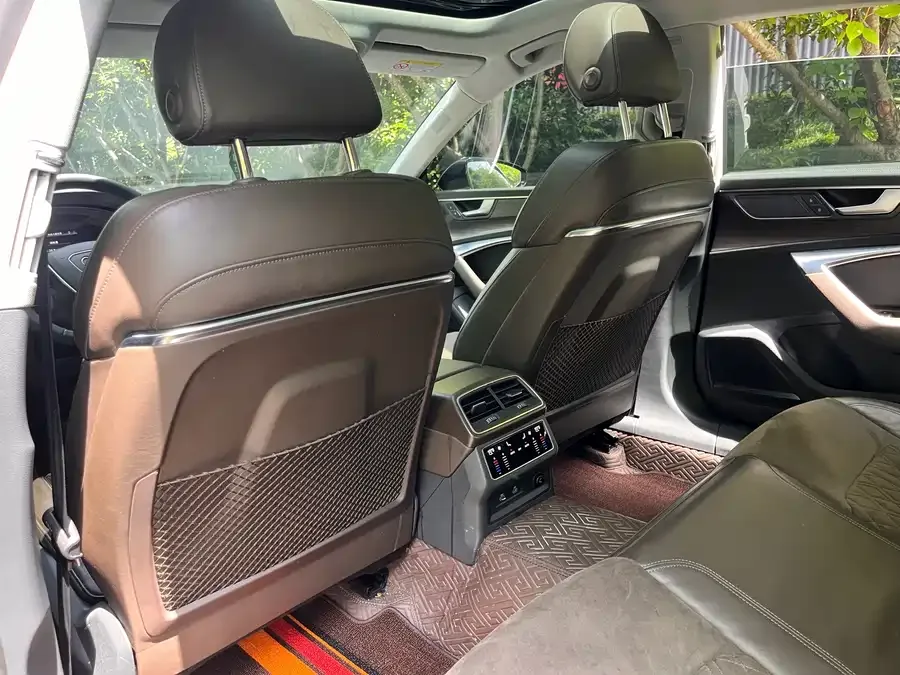 Audi A7L 2022 55 TFSI quattro S-line Zhiyuan Edition Black Package 2023 — миниатюра 2
