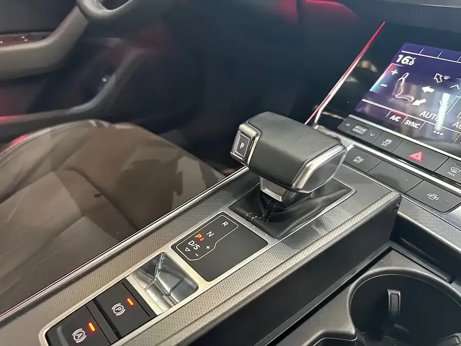 Audi A7L 2024 45TFSI S-line Dream Flow Crystal Set 2024 — миниатюра 4