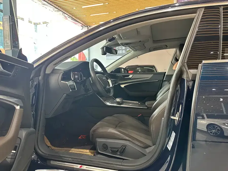 Audi A7L 2024 45TFSI S-line Dream Flow Crystal Set 2024 — миниатюра 5