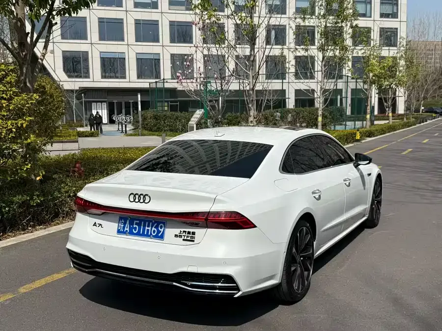 Audi A7L 2023 45 TFSI quattro S-line Shadow Warrior Edition 2023 — миниатюра 2