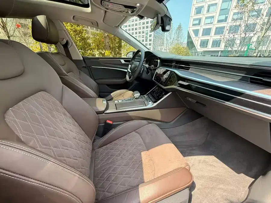 Audi A7L 2023 45 TFSI quattro S-line Shadow Warrior Edition 2023 — миниатюра 3