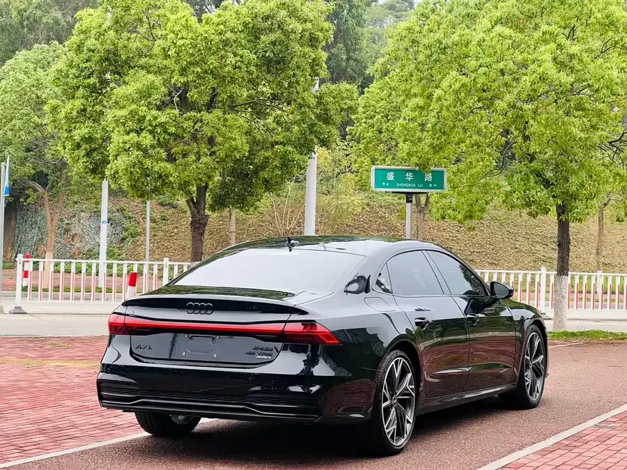 Audi A7L 2024 45 TFSI quattro S-line Black Warrior Edition 2023 — миниатюра 3