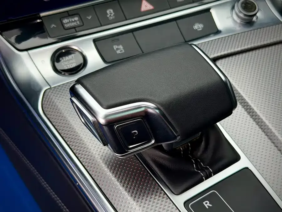 Audi A6L 2022 55 TFSI quattro flagship dynamic model 2023 — миниатюра 5