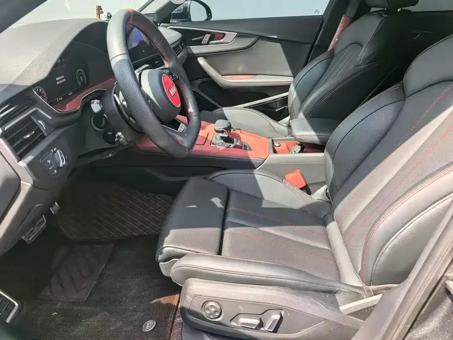Audi a4 l 2025 2 million units Enjoyable Edition 40 TFSI Luxury Dynamic Edition 2025 — миниатюра 2