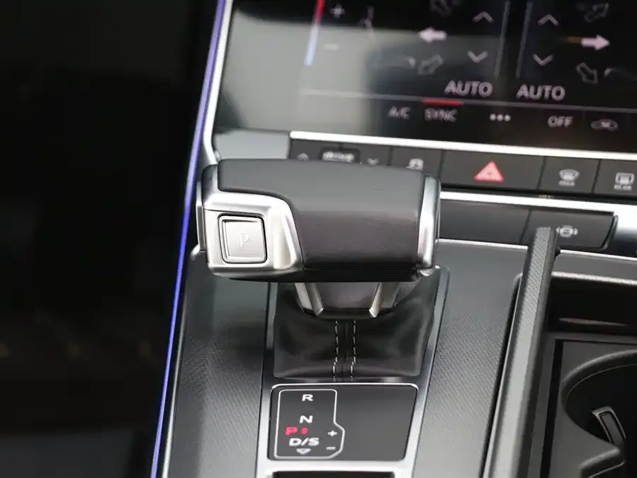 Audi A7L 2022 45 TFSI S-line Dream Flow Crystal Set 2023 — миниатюра 4