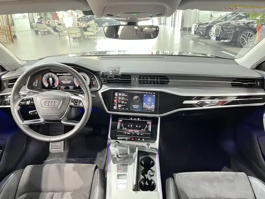 Audi A7L 2024 45 TFSI Luxury Edition 2024 — миниатюра 2