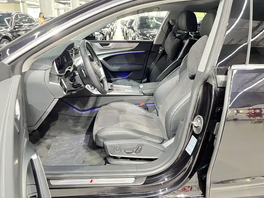 Audi A7L 2024 45 TFSI Luxury Edition 2024 — миниатюра 4