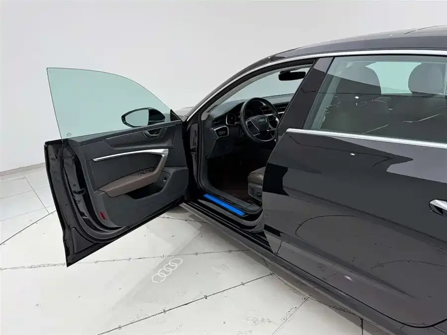 Audi A7L 2024 45TFSI S-line Dream Flow Crystal Set 2024 — миниатюра 4
