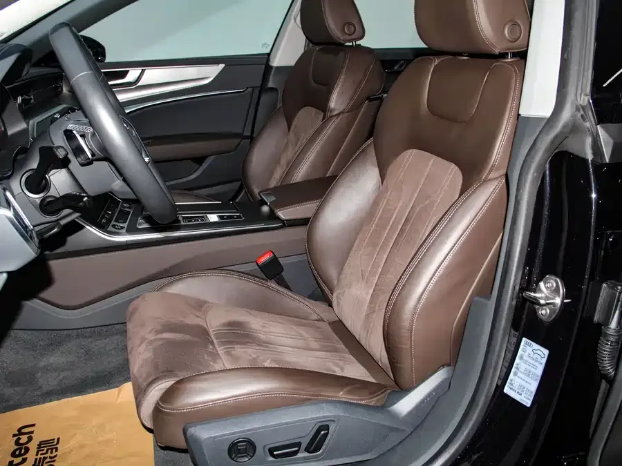 Audi A7L 2024 45TFSI S-line Dream Flow Crystal Set 2024 — миниатюра 4