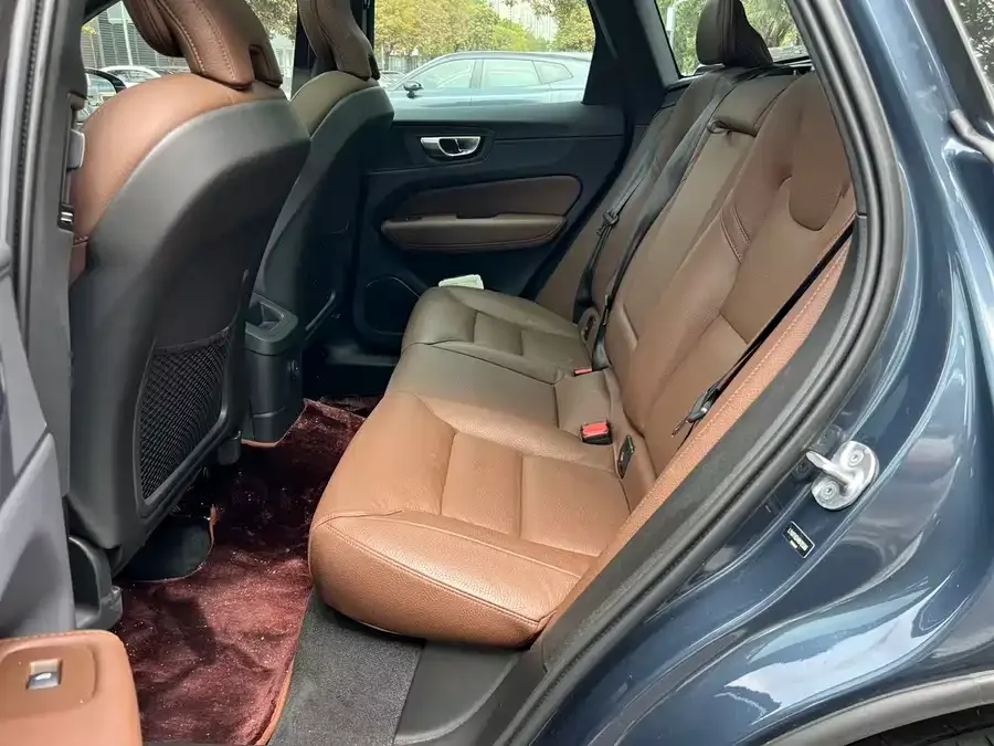 Volvo XC60 Plug-in Hybrid 2024 T8 Plug-in Hybrid Long-range Four-wheel Drive Zhiyuan Luxury Edition 2023 — миниатюра 2